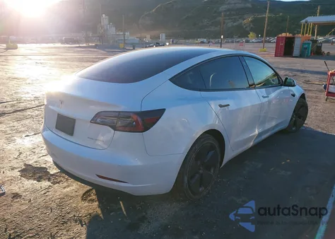 2022 Tesla Model 3 Long Range Dual Motor All-Wheel Drive z USA, uszkodzony, nr VIN 5YJ3E1EB6NF267375